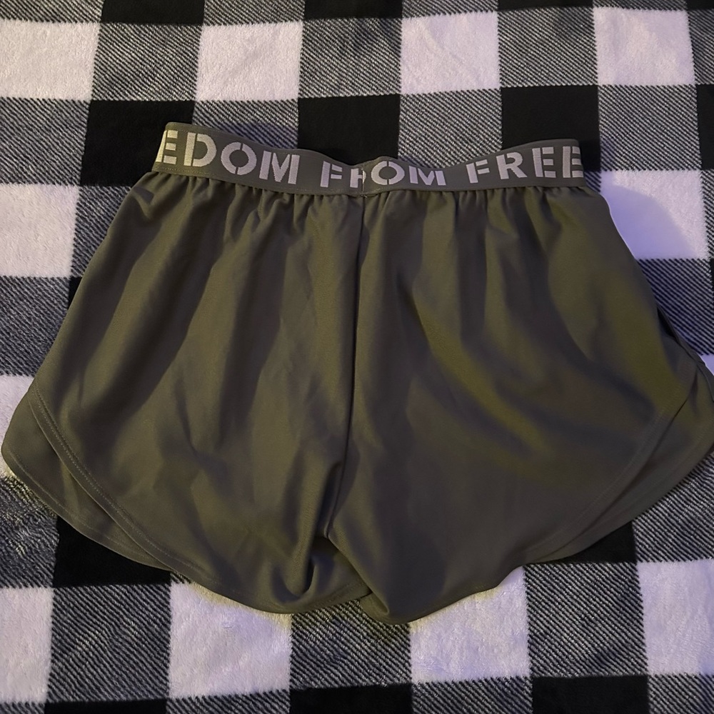 Shorts - Picture 2 of 3